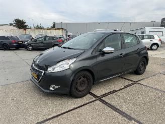 Avarii autoturisme Peugeot 208 1.2 VTI Envy 5drs 2013/9