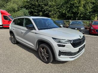 Damaged car Skoda Kodiaq Sportline 2.0 190pk Pano led kuipstoelen Leder 2022/2