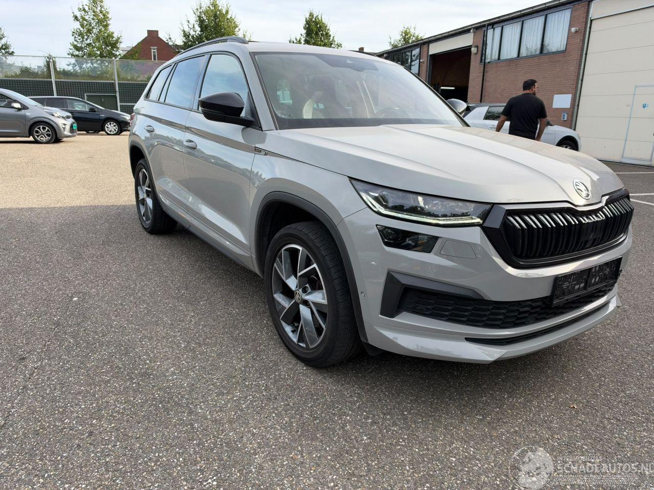 Skoda Kodiaq 4x4 WD 190pk Sportline 2.0 Pano led kuipstoelen Leder