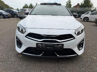 krockskadad bil auto Kia Ceed GT Line 160pk PANO Automaat LED 2023/5