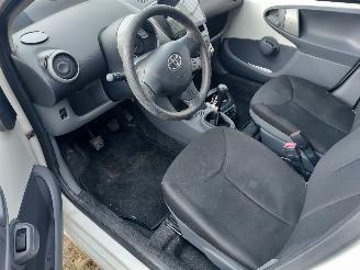 Toyota Aygo 5 deurs + Airco picture 6