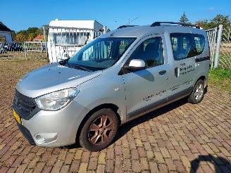 Dacia Dokker 1.2 benzine 5 persoons uitvoering weinig km picture 2