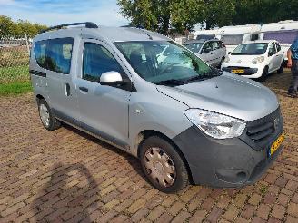 Schadeauto Dacia Dokker 1.2 Laureante + apk 2015/2