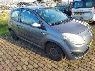 Schadeauto Renault Twingo 1.2 benzine + Apk 2008/5