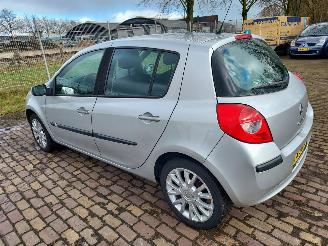 Renault Clio 1.2 5 deurs picture 4