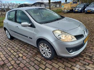 Renault Clio 1.2   deurs picture 2