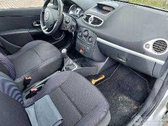 Renault Clio 1.2   deurs picture 7