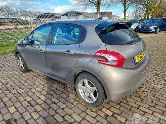 Peugeot 208 1.2 i  5 deurs euro 5 picture 3