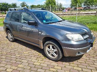 Coche accidentado Mitsubishi Outlander 2.0 Benzine 2 wheel drive 2007/3