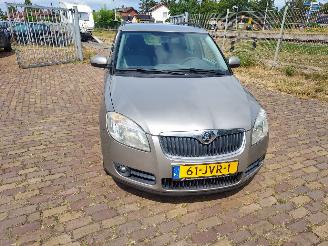 Skoda Fabia 1.6i 16V Tour Combi Nieuwe apk picture 5