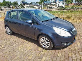 Auto incidentate Opel Corsa 1.4i  5 deurs + apk 2009/10