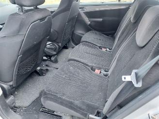 Citroën C4-picasso 1.8iAmbiance 7 persoons + Apk   500 euro minimum prijs picture 7