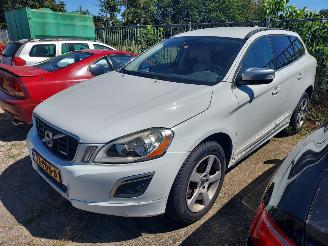 Unfallwagen Volvo Xc-60 GERESERVEERD  2.0 Benzine AUTOMAAT 2011/2