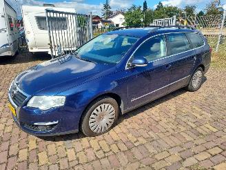 Vaurioauto  passenger cars Volkswagen Passat 2.0 TDI Bleu Motion 2009/8