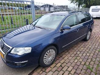 damaged passenger cars Volkswagen  2.0 TDI Bleu Motion 2009/8
