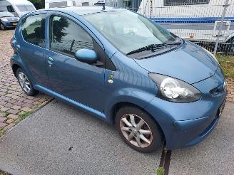 Toyota Aygo 5 deurs picture 2