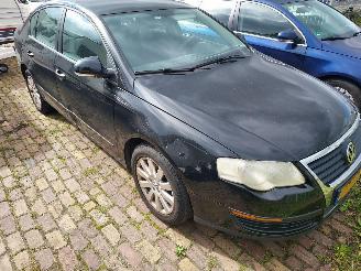 Schadeauto Volkswagen Passat Sedan 1.6 benzine 2005/6