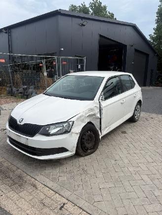 uszkodzony samochody osobowe Skoda Fabia 1.2TSI 66KW 2016/3