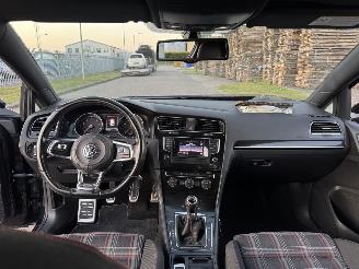 Volkswagen Golf 2.0 GTI picture 13