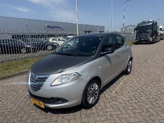 Damaged car Lancia Ypsilon 0.9 TwinAir Silver 63Kw AIRCO 2013/5