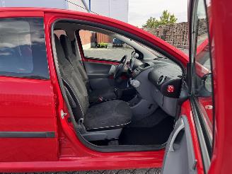Peugeot 107 1.0 12V XS picture 17