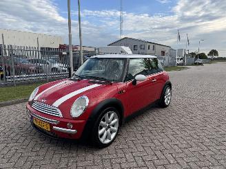 krockskadad bil auto Mini Cooper 1.6 Chilli 85kw AIRCO 2002/7