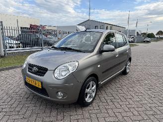 skadebil auto Kia Picanto 1.0 46kw AIRCO 2010/2