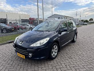 Vaurioauto  passenger cars Peugeot 308 SW 1.6 HDi 80Kw AIRCO 2007/11