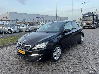 damaged passenger cars Peugeot 308 1.2 VTI  Active Clima 2013/9