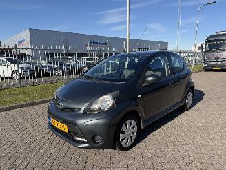 Coche accidentado Toyota Aygo 1.0 VVT-i  AIRCO - NAVI 2013/10