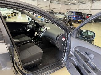 Kia Cee d Sporty wagon 1.4 CVVT 77Kw AIRCO picture 21