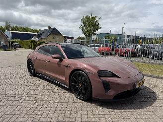krockskadad bil auto Porsche Taycan Sport Tourismo GTS 105 kWh 2022/1