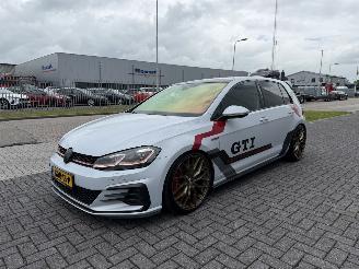 uszkodzony samochody osobowe Volkswagen Golf 2.0 GTI Performance 245PK 2017/1