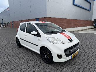 damaged passenger cars Peugeot 107 1.0 12V Sublime AIRCO 2010/3