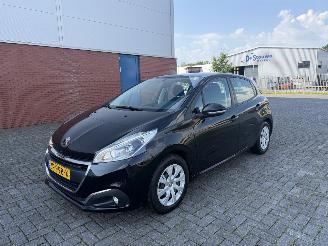Voiture accidenté Peugeot 208 1.2 Pure Tech 60Kw AIRCO 2016/3