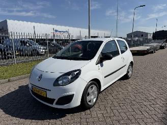 skadebil auto Renault Twingo 1.2 43kw Acces 2010/11