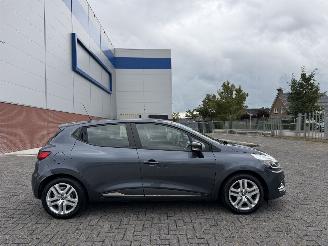 Coche accidentado Renault Clio 0.9 TCe 66kw AIRCO 2018/4