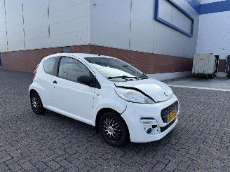 Peugeot 107 1.0 50kw AIRCO picture 4