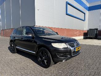 Damaged car Volkswagen Touareg 3.0 V6 TDI 165Kw Clima - Luchtvering 2007/8