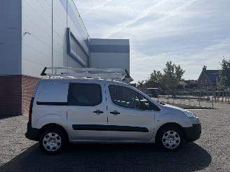 Schade bestelwagen Peugeot Partner 1.6 HDI 66kw AIRCO 2015/2