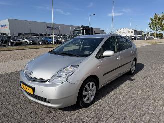 Vaurioauto  passenger cars Toyota Prius 1.5 VVT-i Hybrid 183.000km!!! 2008/1