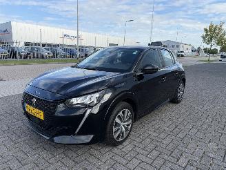 damaged passenger cars Peugeot e-208 EV Active 50 kWh Clima - Navi 2020/12