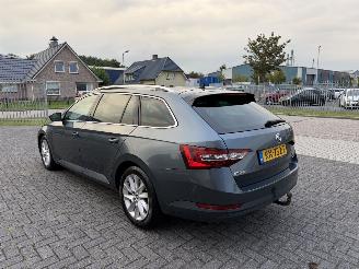 Skoda Superb 1.6 TDI 88Kw Clima - Navi picture 3