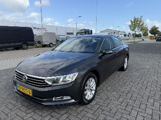 Voiture accidenté Volkswagen Passat 1.4 TSI DSG Clima - Navi 2017/10