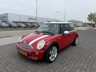 Vaurioauto  passenger cars Mini Cooper 1.6 85Kw AIRCO 2005/6