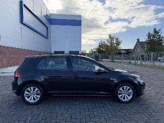 skadebil auto Volkswagen Golf 1.0 TSI 85Kw Navi - Clima 2015/10