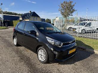 skadebil auto Kia Picanto 1.0 Dynamic Line AIRCO 2023/5