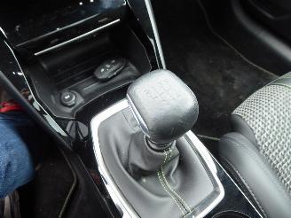 Peugeot 208 GT picture 18