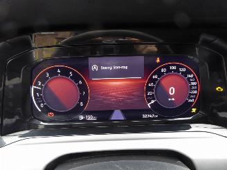 Volkswagen Golf Life picture 14