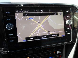 Volkswagen Passat Business picture 25